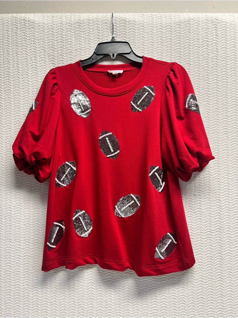 mary square / red sequin embroidered football top puffy sleeves size medium